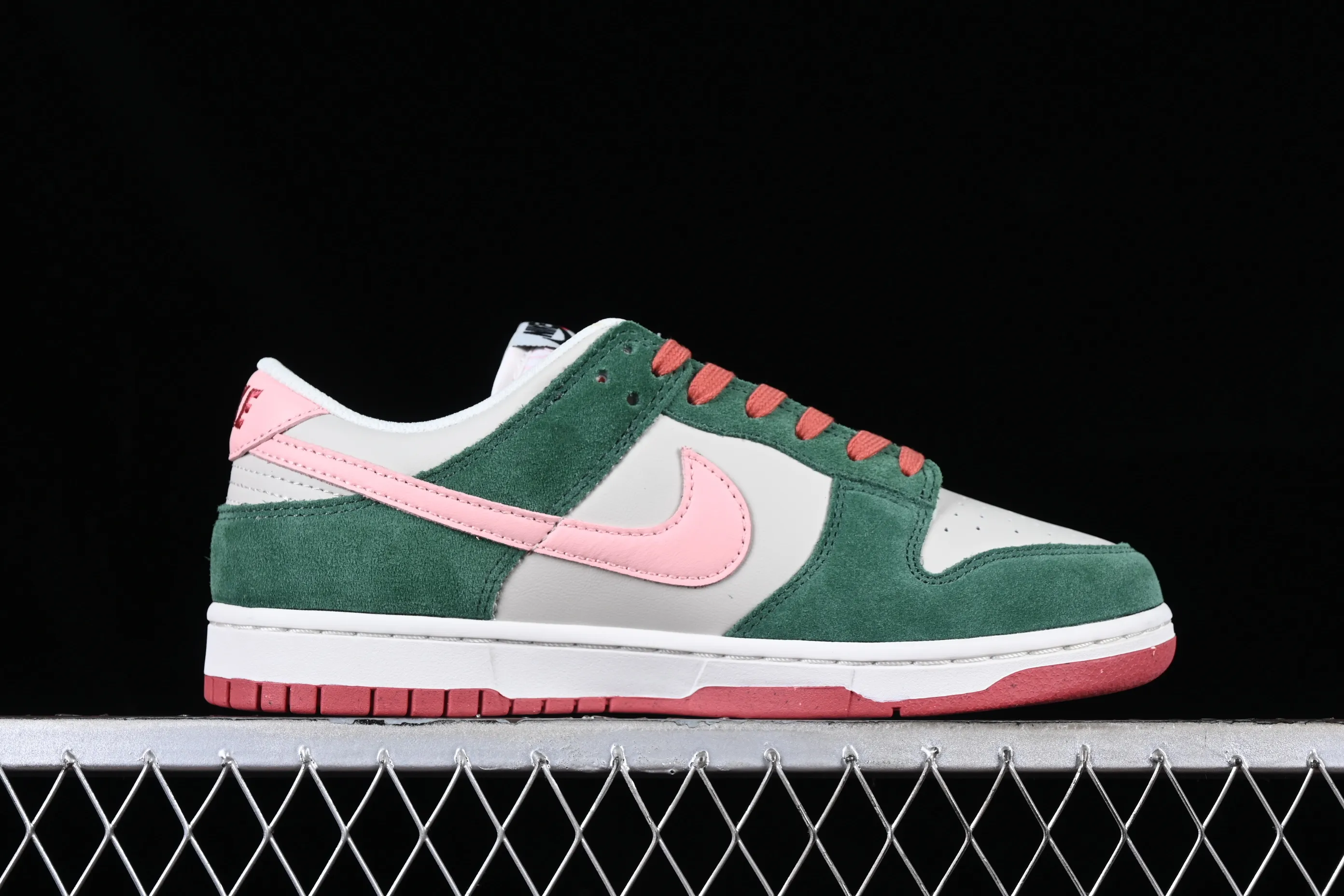 All Categories Nk SB Dunk Series Nk SB Dunk Low Low-top sneakers Nk Dunk Low "All Petals United" Sonorous Rose SB low-top casual sneakers FN8923-061